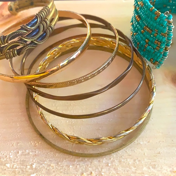 Closet clearance FREE with any 4+ items bundles. - Picture 4 of 6